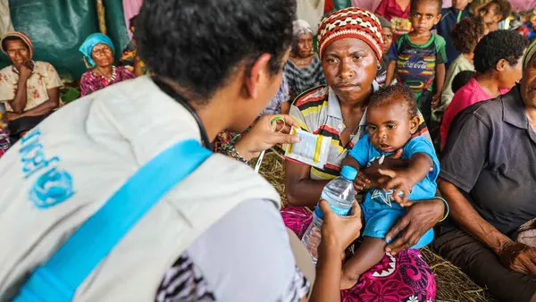 UNICEF Distributes Food and Water
