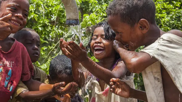 UNICEF and partners are working to improve access to safe drinking water in Southern Madagascar, where water shortages are particularly acute.
