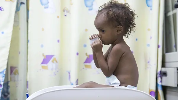 Little Saba was suffering from fever, diarrhea and acute malnutrition when her mother brought her to a UNICEF-supported Therapeutic Feeding Center in Yemen. Doctors there saved her life. 
