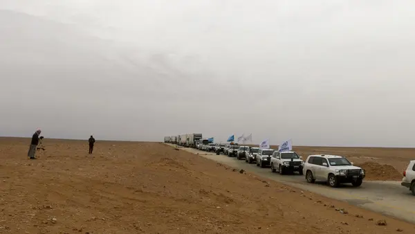 On February 6, 2018, a humanitarian convoy traveling from Damascus neared Rukban makeshift settlement in Syria. 