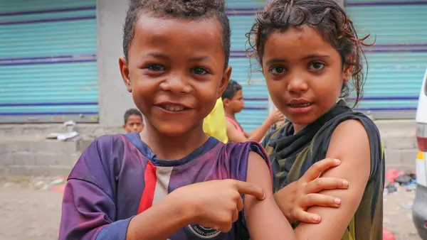 Children in Aden, Yemen proudly show off the spots on their arms where they were vaccinated during a mobile Measles and Rubella vaccination campaign backed by UNICEF in February 2019.