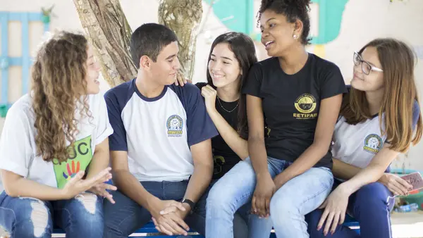 Letícia Gomes ( far left), a 15-year-old girl from a small community in north-east Brazil, speaks with a group of teenagers as part of her peer-to-peer education work through UNICEF Brazil’s Selo program.