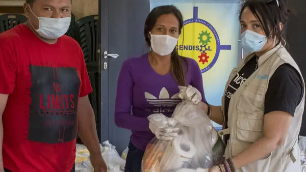 To help families in Venezuela struggling during the COVID-19 pandemic, UNICEF and partners provide food kits and academic follow-up for students as part of the Education Cannot Wait program.