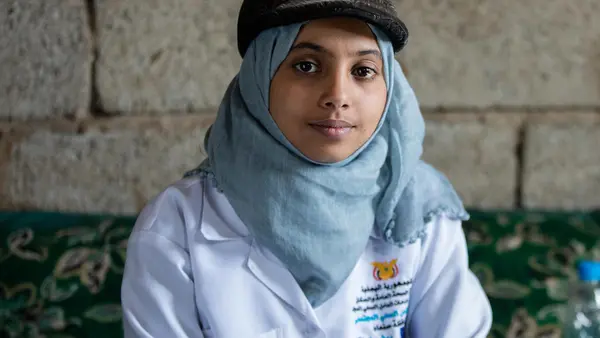 Nineteen-year-old Afrah is a UNICEF-supported community health worker in Yemen. 