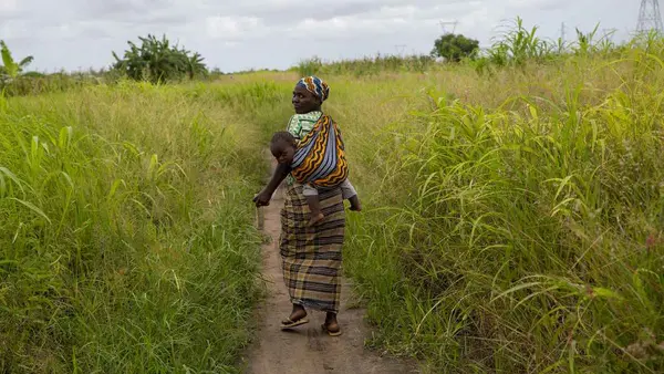 Maria Malo (32) carries her son Antonio Malo (1), after having received treatment at a UNICEF health centre in the Ndjenja Resettlement camp, Mozambique, Wednesday, 04 March 2020. After two major cyclones in one season, extreme drought and renewed floodin