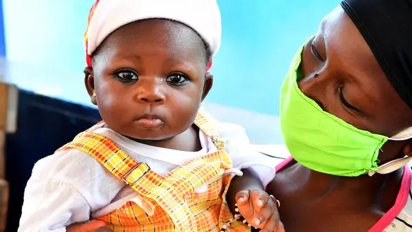 A mother and her baby at the UNICEF-supported Primature health center of San Pedro, in southwest Côte d’Ivoire on May 14, 2020.