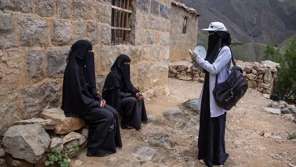 23-year-old Saba Muhammad Essa, a UNICEF-supported community health worker, travels on foot to reach families cut off from health services by fighting in Bait Essa, Emran governate, Yemen in 2020.
