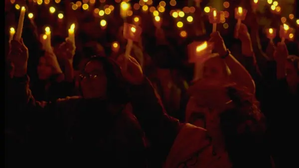 Together with one million others around the world, hundreds of people gathered to light candles for children at the Candlelight Vigil held on September 23, 1990 at United Nations Headquarters in New York, in support of the World Summit for Children.