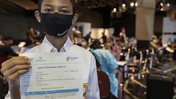 Fazil, 14, shows his certificate after receiving his second dose of COVID-19 vaccine at the Cilandak Town Square Mall in South Jakarta, Indonesia, on August 24, 2021.