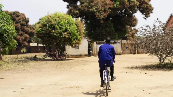 In Yambio, South Sudan, a UNICEF-supported rehabilitation program is helping Christian (name changed) to rebuild his life after his release from an armed group that abducted him when he was in his early teens. 