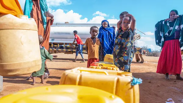  In Ladan IDP camp, in Dollow, Somalia, UNICEF ensures that people have access to safe water by increasing the number of people served by existing water sources through pipeline extensions, including health facilities.
