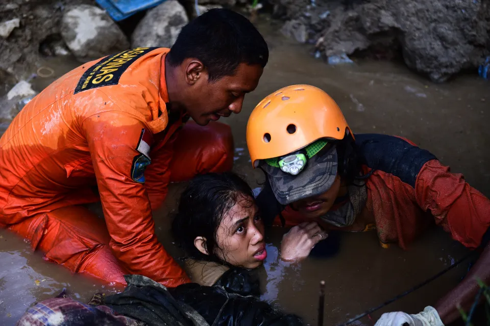 15-year-old Nurul Istikhoroh was finally rescued after almost 48 hours of being trapped, submerged in water, under what was left of her home after the earthquake and tsunami that struck Sulawesi on September 28, 2018. ©UNICEF/UN0239947/@Arimacswilander