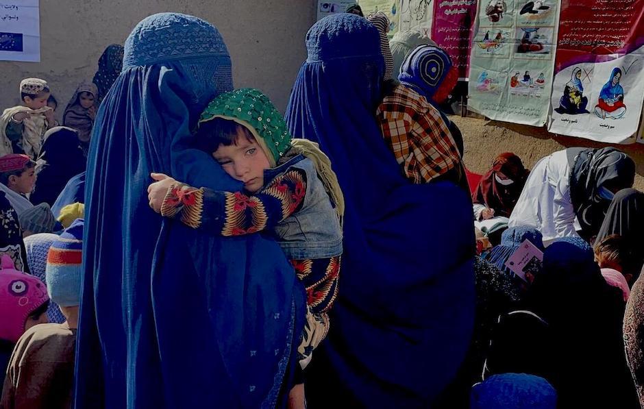 Women and children in Coka village, Maiwand District, Kandahar Province, wait to be seen by a UNICEF-supported mobile health and nutrition team.
