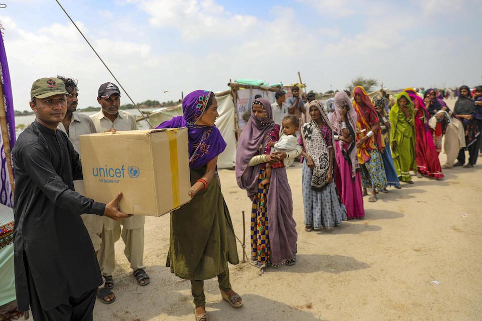 UNICEF distributed supplies to families displaced by massive flooding in Pakistan in 2022.