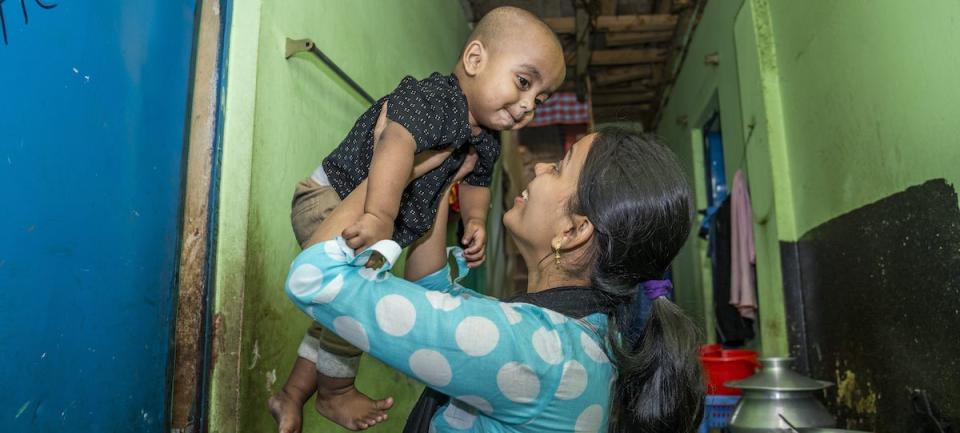 UNICEF primary health care services help children in Dhaka.