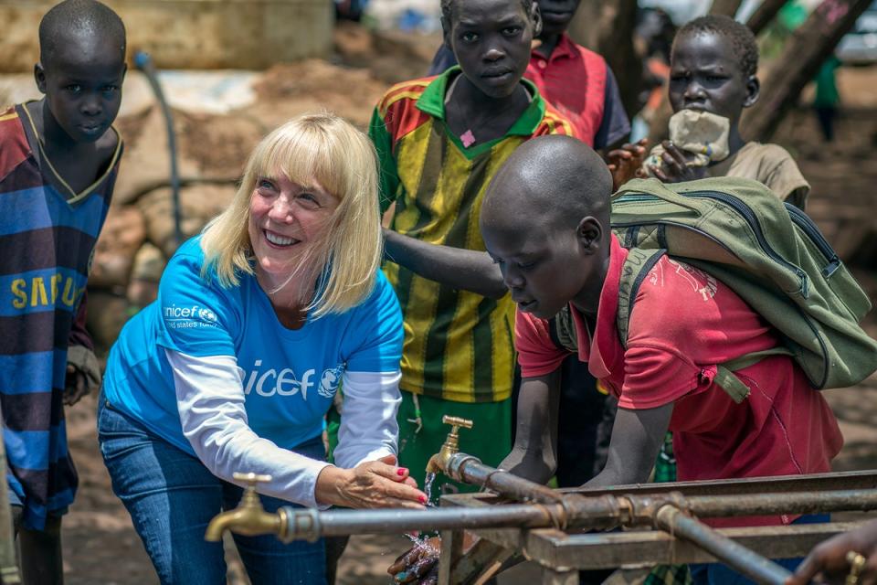 Carol Hamilton visits a water point supported by UNICEF 