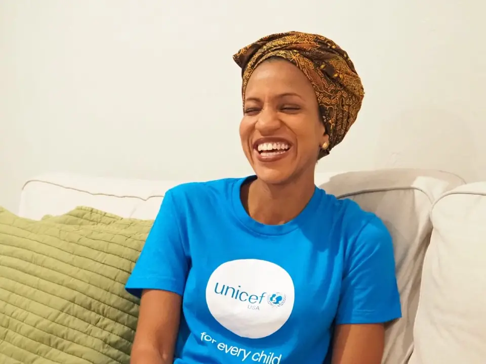 Kellie Portie a marathon runner laughing wearing a blue UNICEF t-shirt