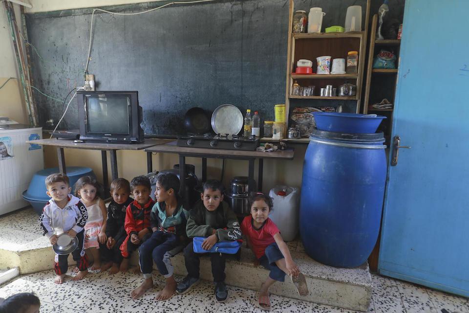 Children staying at a UNICEF-supported shelter for displaced families in the Ghwayran neighborhood of Hasakah city, northeast Syria, where community volunteers have been trained by UNICEF to help implement cholera prevention measures.