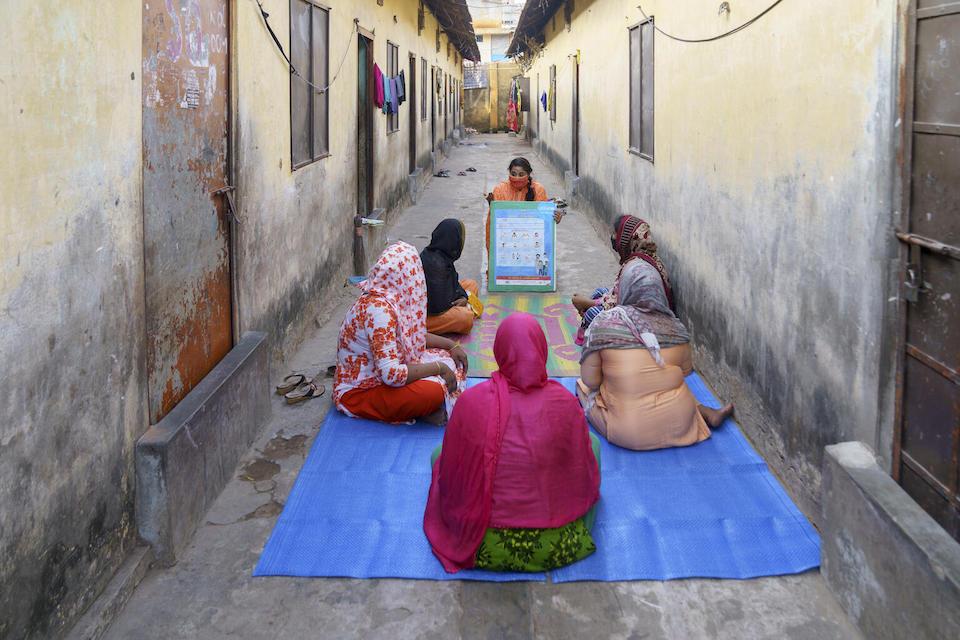 A UNICEF-supported community mobilizer in Tulatoli, Nayabazar, Chattogram, Bangladesh, conducts a small group discussion on how pregnant and lactating women should take care of themselves and their newborn babies.