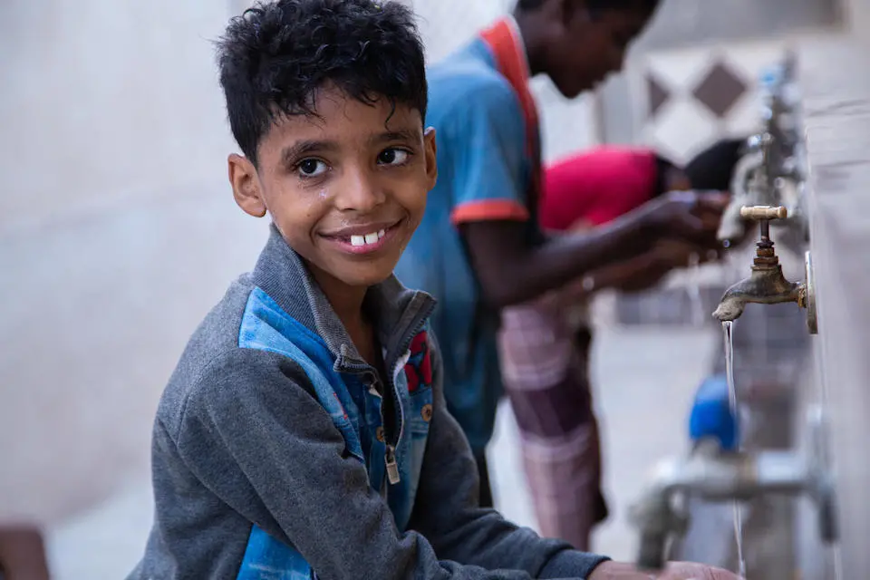 Children wash their hands at a UNICEF-supported WASH facility in Tareem District, Hadramout Governorate, Yemen.