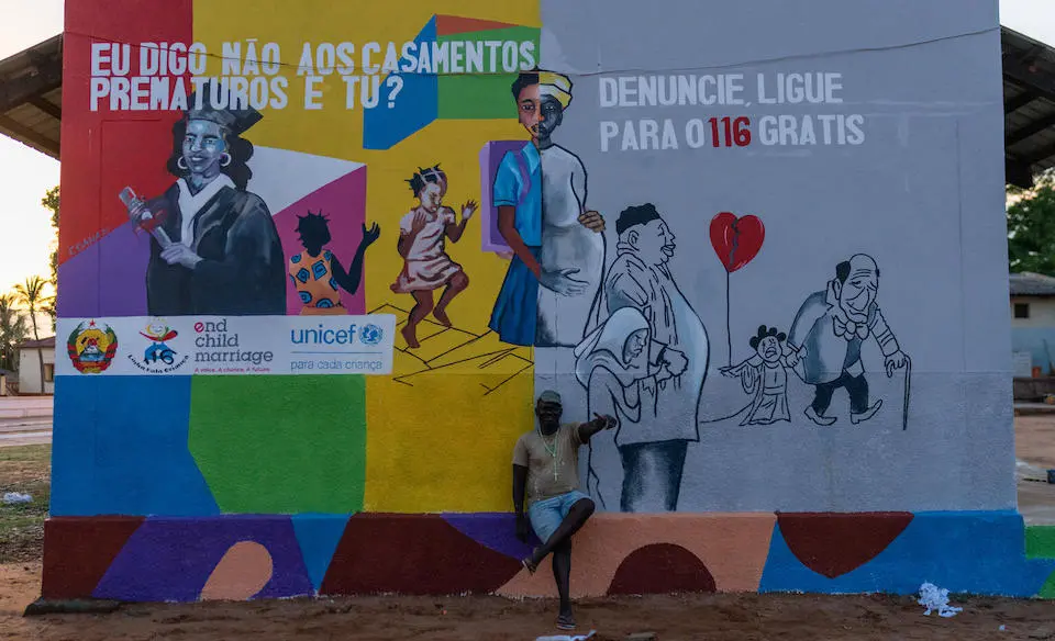 A mural painted by Mozambican artist Sebastião Coana on the walls of a secondary school in Monapo district, Nampula province, Mozambique, with support from UNICEF through the global program to end child marriage.