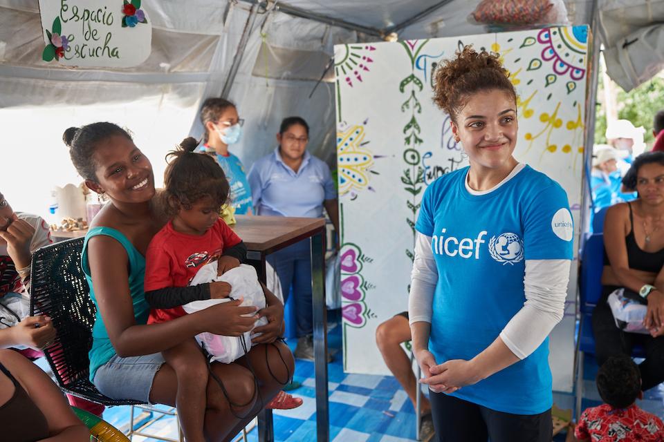 In Panama in May 2023, UNICEF USA Ambassador Laurie Hernandez visits a safe space for those who have experienced trauma while migrating through the Darién Gap. 
