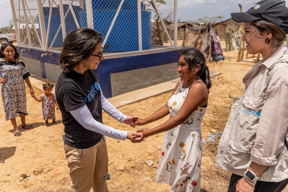 : UNICEF Colombia Deputy Representative Victoria Colamarco congratulates Water Committee member, Carmen Einayú, 14, on her presentation on how the sustainable water system works in her community.