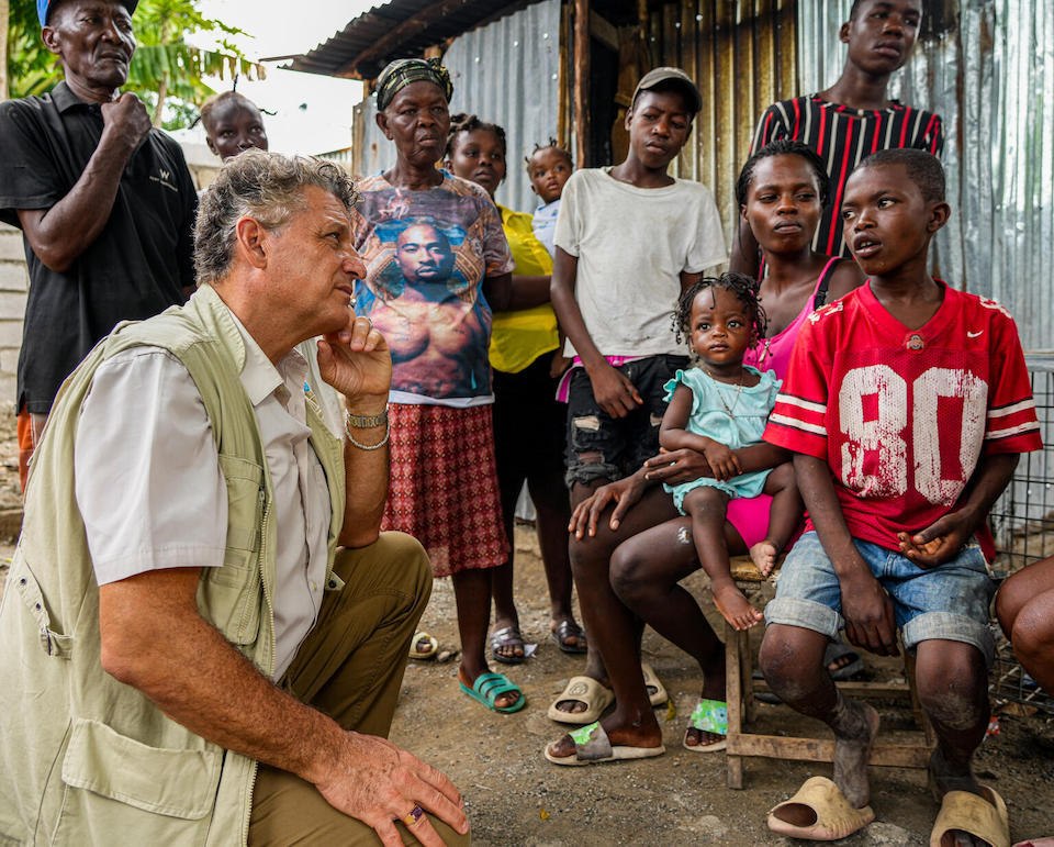 Bruno Maes, the UNICEF Representative in Haiti, visits children and families in the Artibonite department to raise awareness among humanitarian actors of the deteriorating situation in the region.