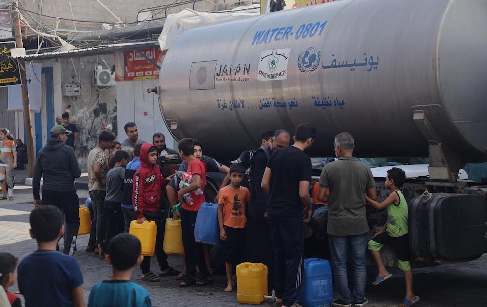 UNICEF water tanks distribute drinking water to thousands of residents and displaced people in the Rafah governorate, south of the Gaza Strip, amid escalating hostilities. T
