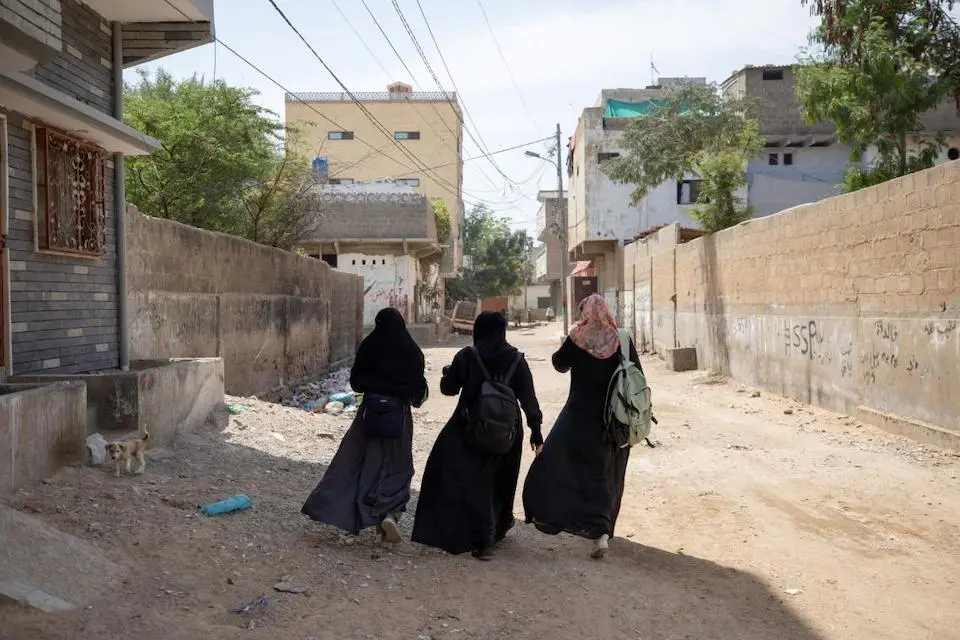 UNICEF-supported Community Health Workers go door-to-door in Pakistan.