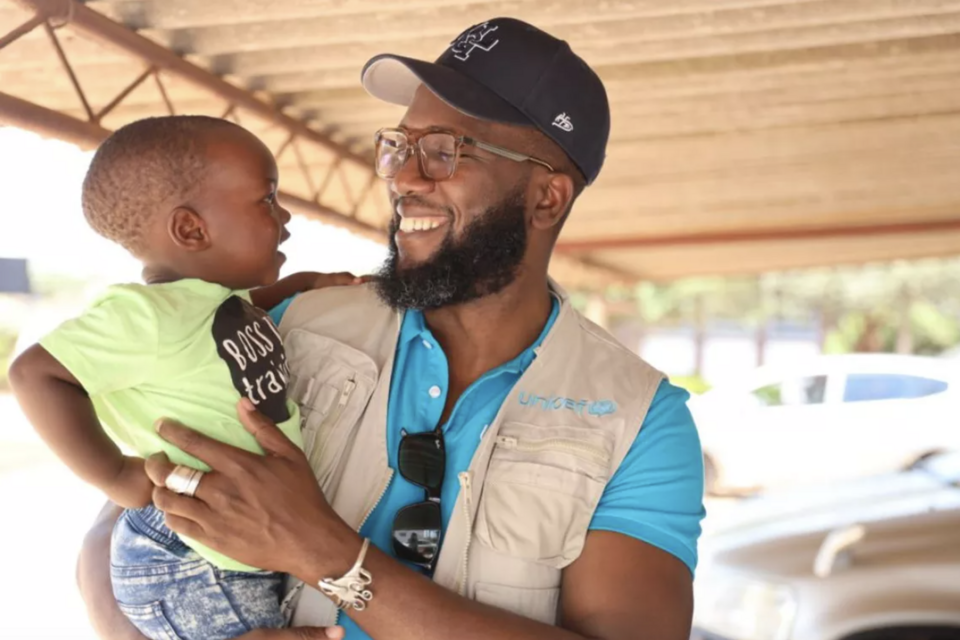 Dr Alex Adjagba, Chief of Health and Nutrition with 1year-old Ryan after his first polio vaccination at the Hatcliff Family Health Services Clinic in Zimbabwe.