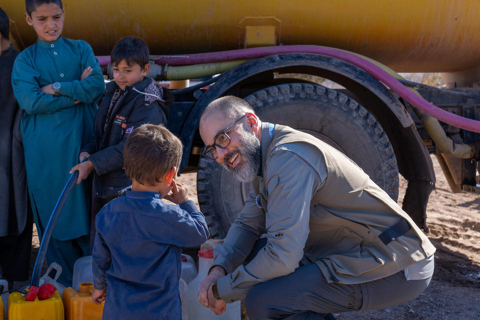 On Dec. 3, 2023, Naysán Sahba, Director of the UNICEF Division of Global Communication and Advocacy, interacts with a child while visiting a UNICEF-supported WASH facility in the earthquake-affected district of Zinda Jan in Herat province, Afghanistan.