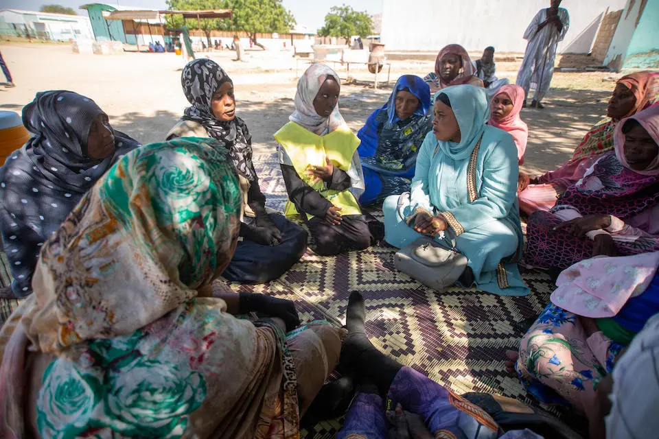 13-year-old Fiyha, a child rights activist and president of her school club, speaks to mothers and caregivers at Aljabalin hospital about the dangers of early marriage and female genital mutilation (FGM).