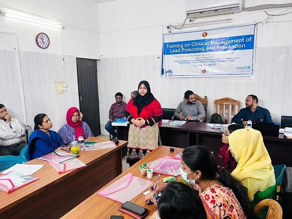 UNICEF-trained midwife Razia speaks to members of the community while on duty at the Upazila Health Complex in Mirzapur, Tangail.