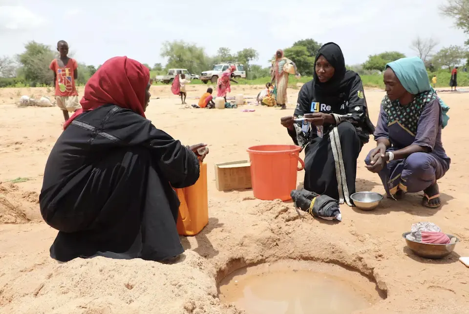 Mouwahib, center, conducts a UNICEF-supported water treatment awareness demonstration in southeastern Chad.