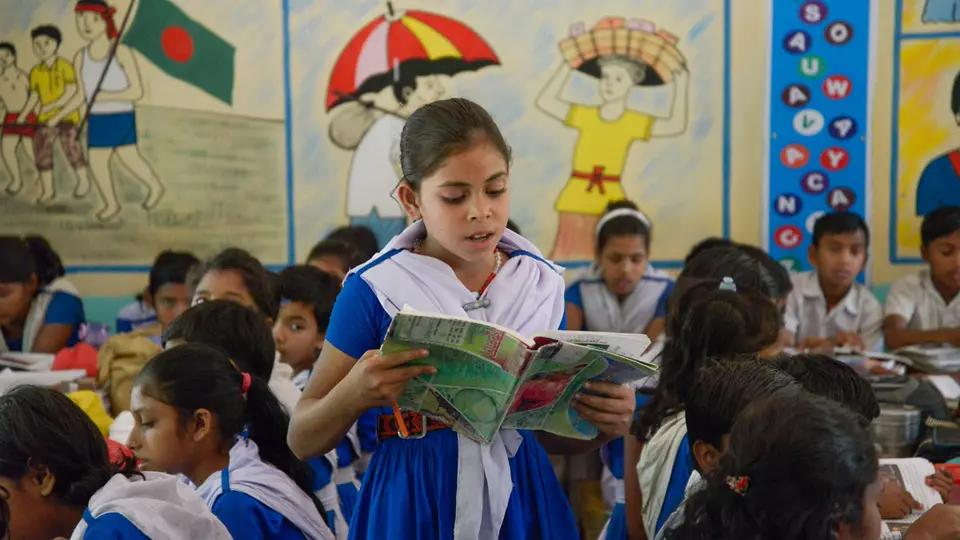 A student from Char Jamira Government Primary School performs her academic activity in a class in Bangladesh.©️ UNICEF/UNI246305