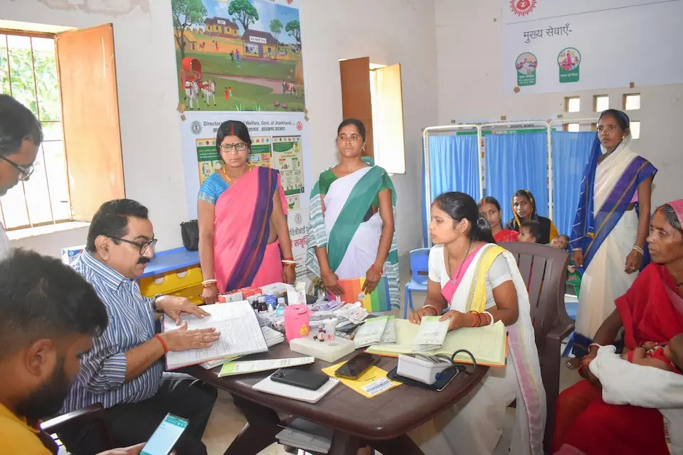 District authorities provide supportive supervision visits at the routine immunization site in the village of Tulsidih in Jharkhand, India.