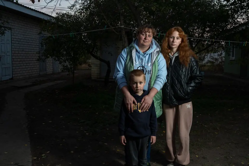 A family receiving winter heating support from UNICEF in Khotimlya, Kharkiv region, Ukraine, in 2024.