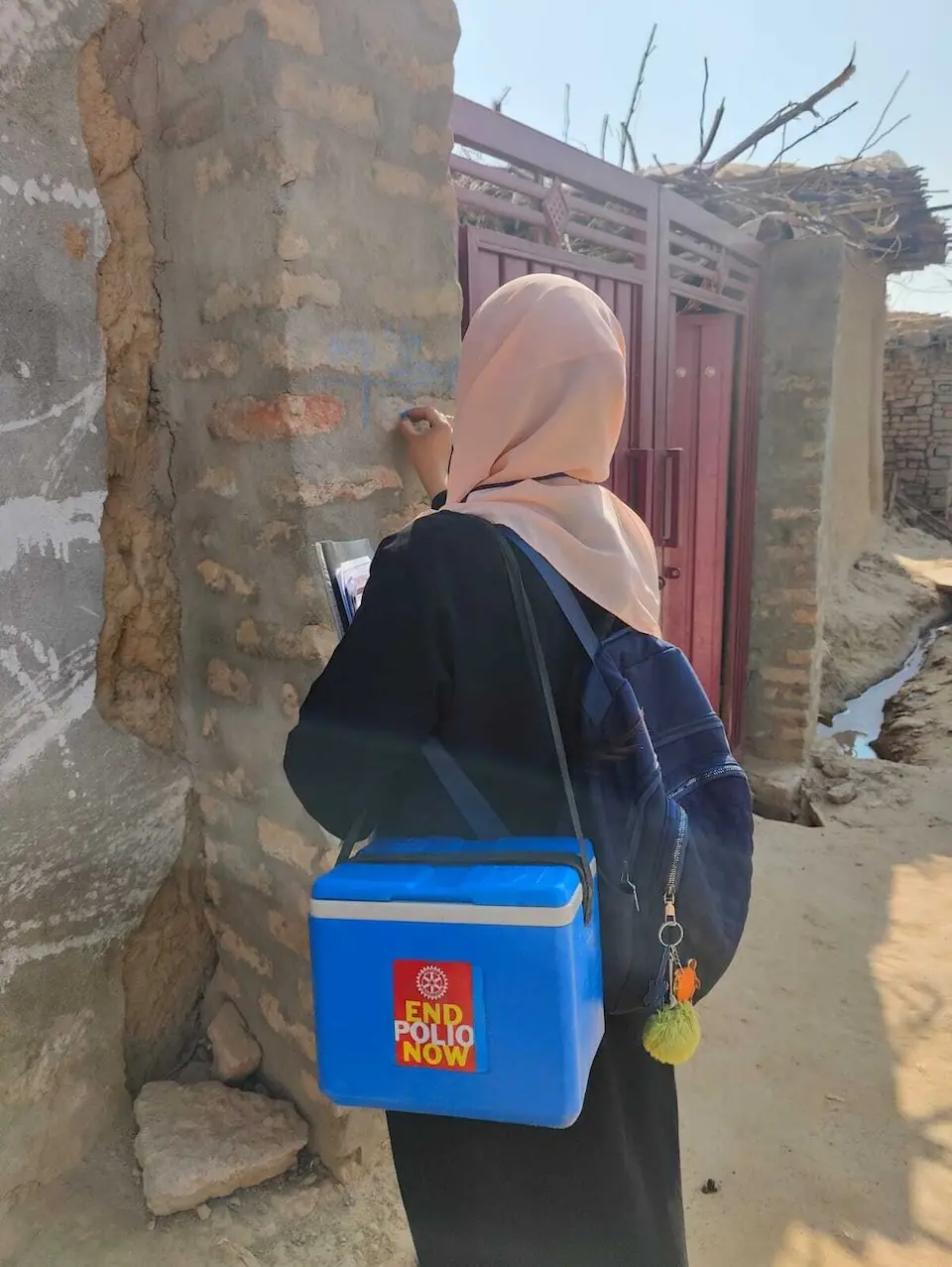 A UNICEF-supported vaccinator on the job in Islamabad, Pakistan, at the start of a nationwide polio immunization campaign.
