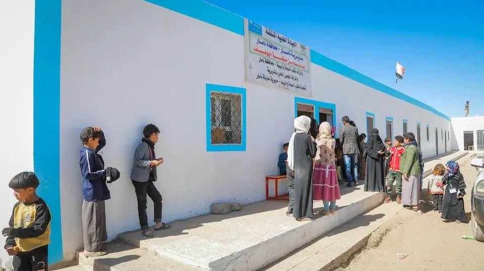 UNICEF set up a mobile clinic building in Dhamar, Yemen to support families who cannot reach health centers.