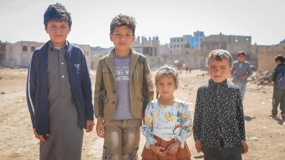 Some of the children benefiting from the assistance provided by a UNICEF-supported mobile clinic in Yemen.