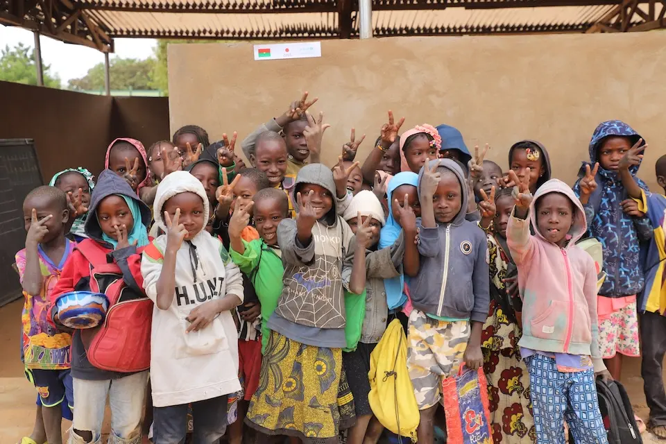 Students gather outside one of 50 new temporary learning spaces UNICEF helped establish in Burkina Faso to meet urgent needs for education.