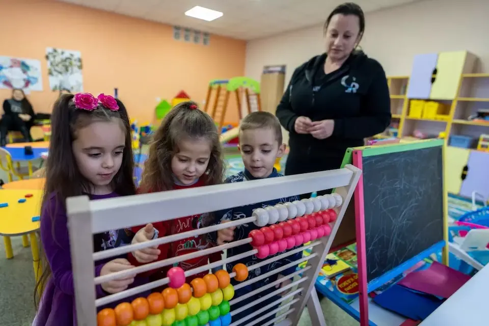 Young children attend a UNICEF-supported early learning class in Ukraine.