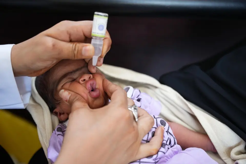 A newborn in Yemen is vaccinated by a UNICEF-supported community health worker