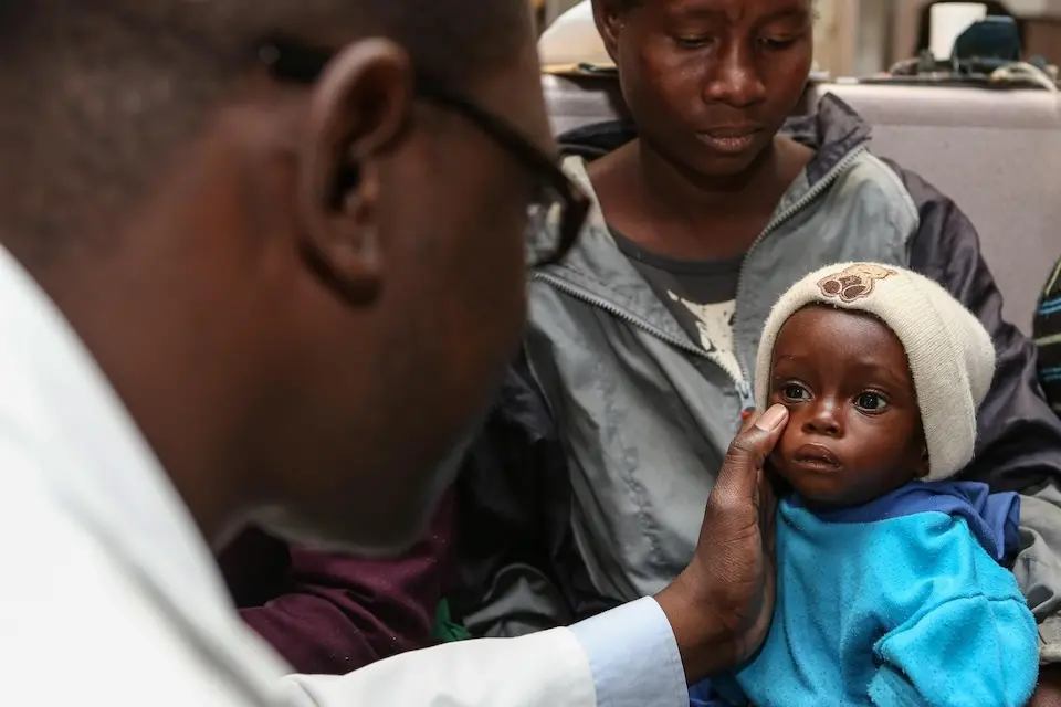 A doctor examines a 2-year-old boy for signs of malnutrition in a Namibian clinic. © UNICEF / UNI146572