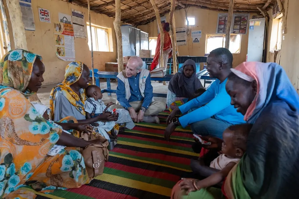 UNICEF Sudan Representative Sheldon Yett visits with mothers and children receiving nutrition services at a UNICEF-supported clinic in Jebel Aulia, Khartoum.