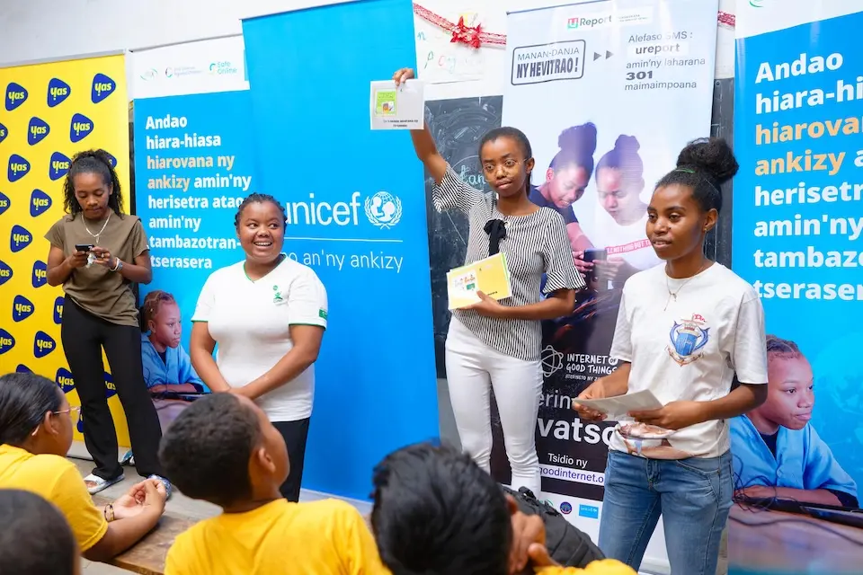 UNICEF teaches students in Madagascar about safe online practices