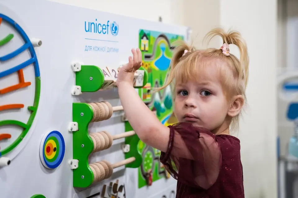 A toddler plays with an educational wall toy at the Chernihiv maternity hospital in Ukraine. ©UNICEF/Anita Ahamian/UNI878767