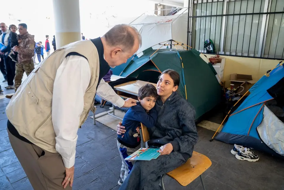 UNICEF Deputy Executive Director Ted Chaiban meets displaced children sheltering at Omar Faroukh school in Beirut on March 17, 2026. 