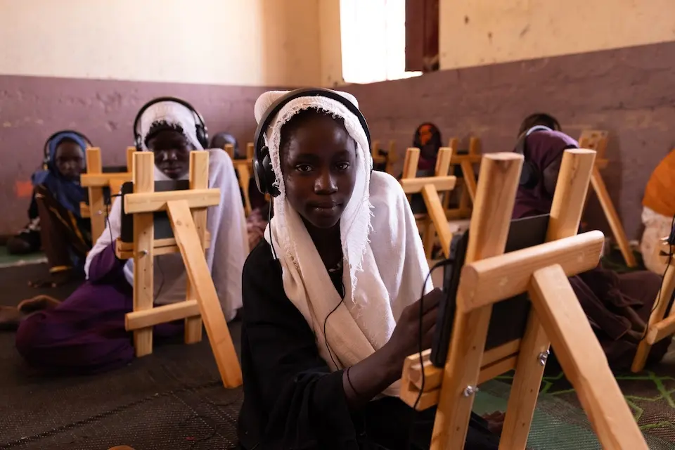 13-year-old Jawaher attends a digital learning session at the UNICEF-supported Makanna in Atbara, River Nile. 